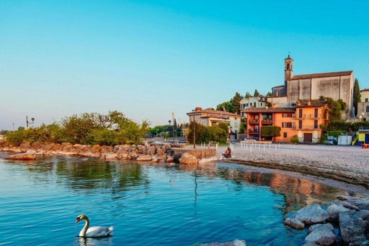 Luminoso Trilocale Con Piscina E Giardino Privato Apartment Desenzano del Garda Ngoại thất bức ảnh