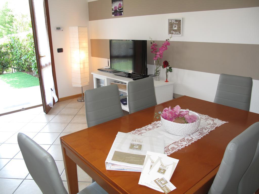 Luminoso Trilocale Con Piscina E Giardino Privato Apartment Desenzano del Garda Ngoại thất bức ảnh