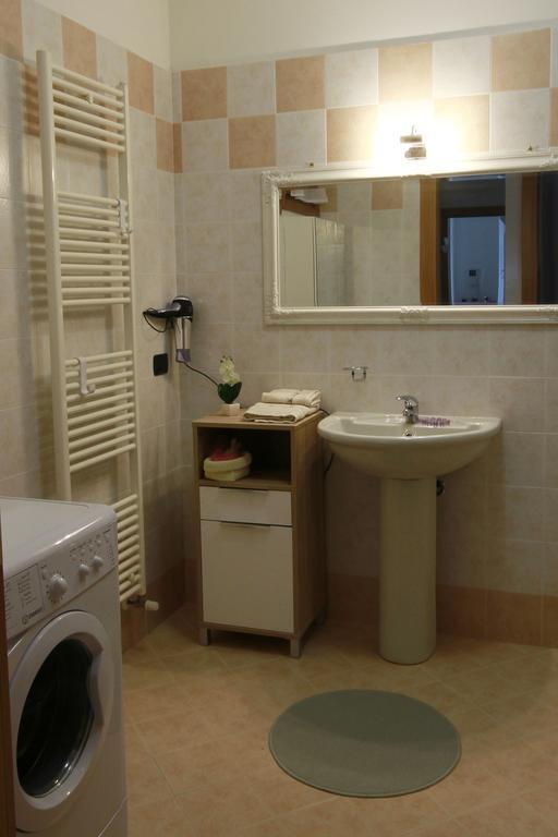 Luminoso Trilocale Con Piscina E Giardino Privato Apartment Desenzano del Garda Ngoại thất bức ảnh