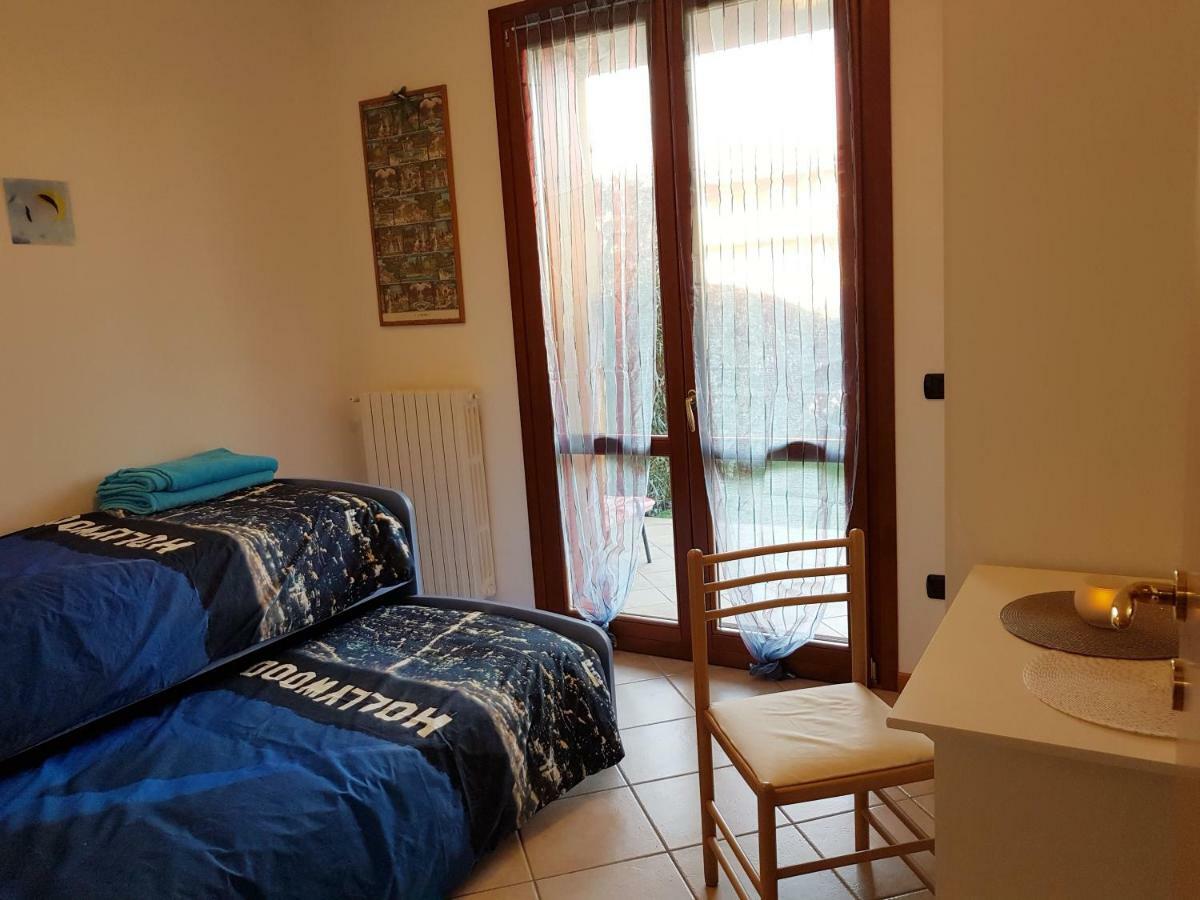 Luminoso Trilocale Con Piscina E Giardino Privato Apartment Desenzano del Garda Ngoại thất bức ảnh