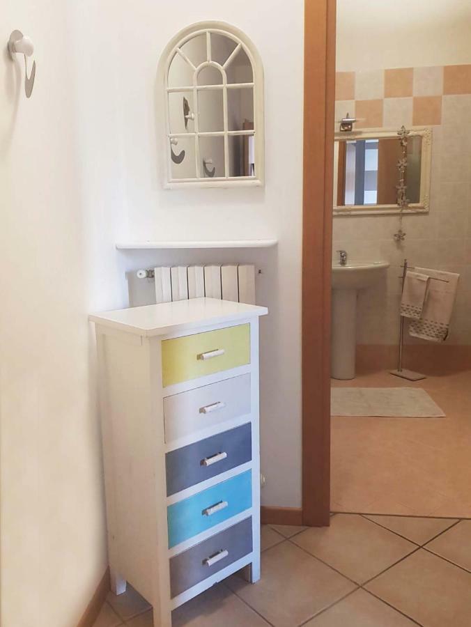 Luminoso Trilocale Con Piscina E Giardino Privato Apartment Desenzano del Garda Ngoại thất bức ảnh